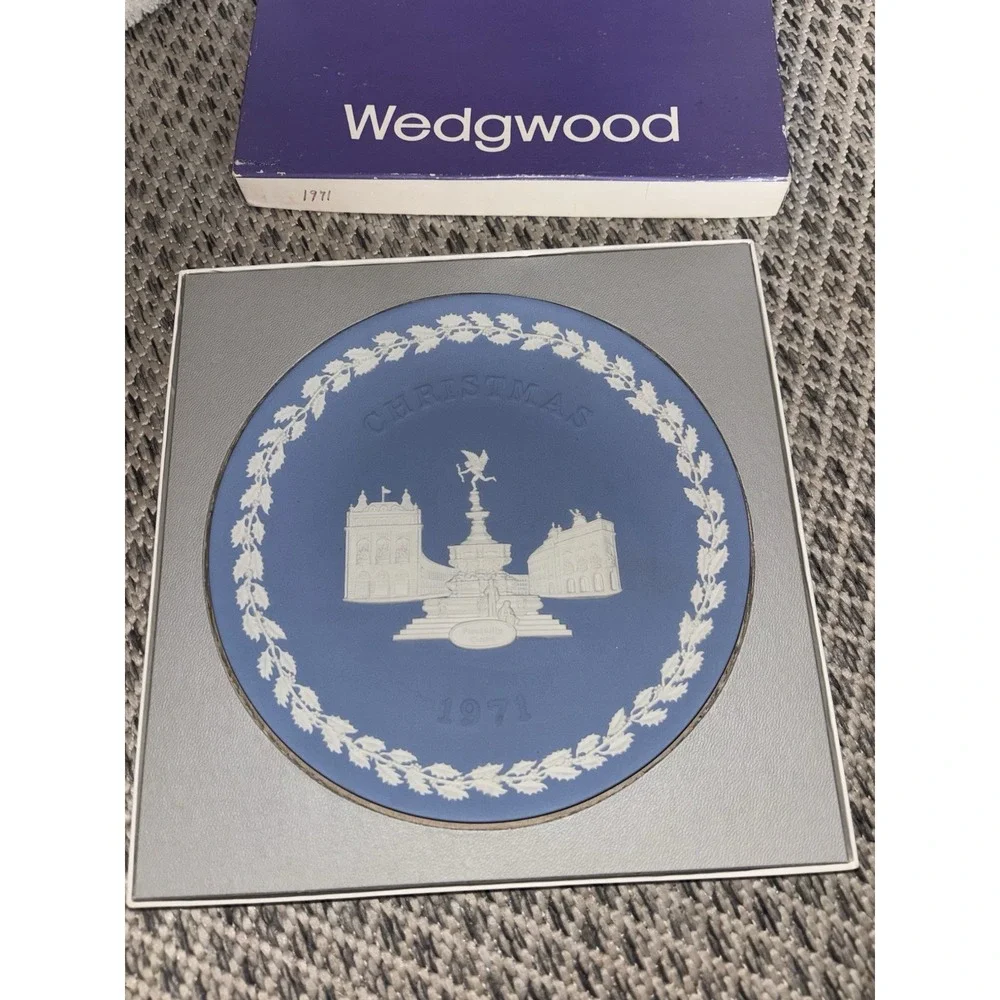 Set of 3 Wedgwood 1969-1971 White Jasper Christmas Plates Trafalgar Square NEW